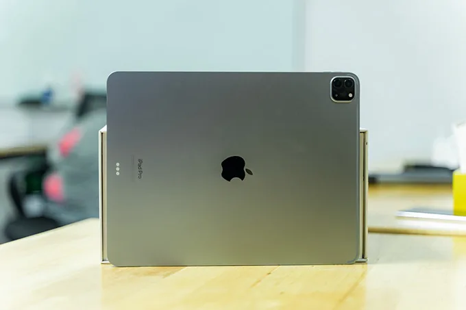 iPad Pro 2022 M2 12.9inch 256GB Wifi 5G có thiết kế tương tự như người tiền nhiệm