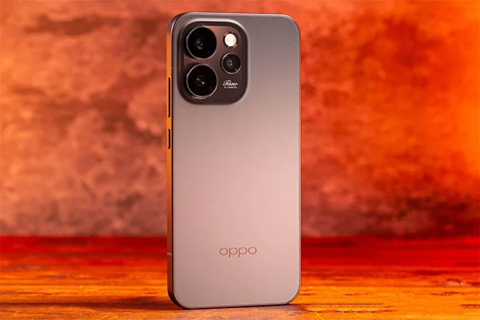 Reno15 Pro 5G sử dụng khung nhôm kết hợp mặt lưng kính mờ