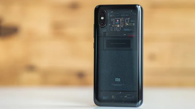 xiaomi-mi-8-ee-co-mat-lung-thiet-ke-rat-dep-mat-xtmobile
