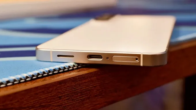 Pin là điểm khác biệt khi so sánh Galaxy S26 Plus vs iPhone 17