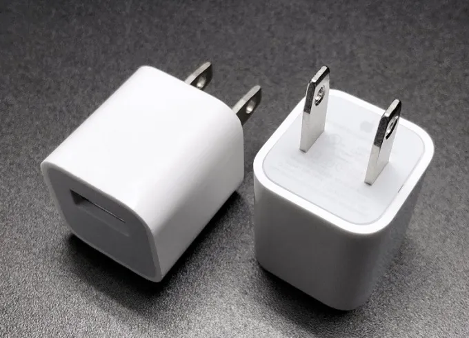 Củ sạc điện thoại hiện nay đa phần chỉ có một cổng kết nối với cáp sạc