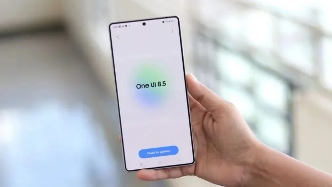 Giao diện One UI và tiện ích thông minh