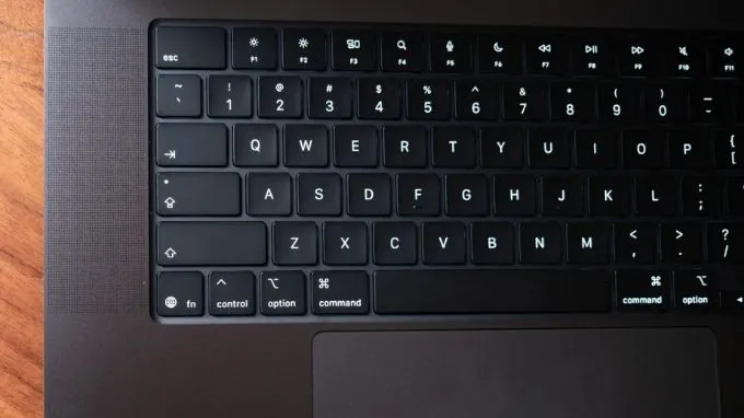 trang bị âm thanh trên Macbook Pro M5 Max 16 inch (18CPU-40GPU)
