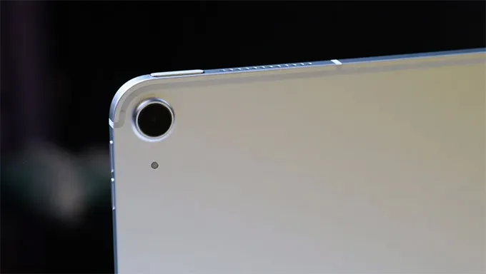 Hệ thống camera của iPad Air 7 5G bao gồm camera sau 12MP