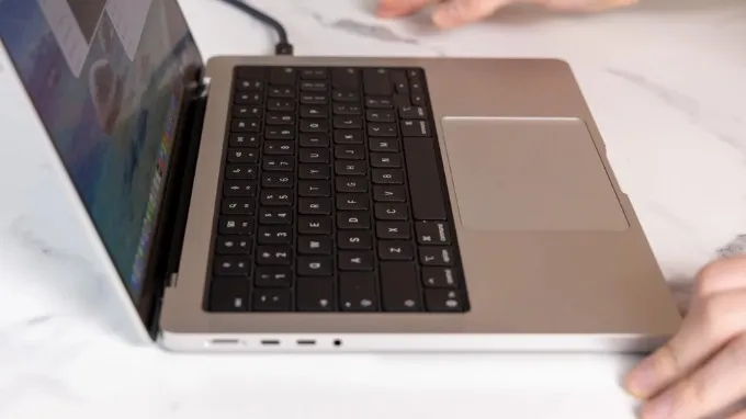 MacBook Pro M5 Pro 14 inch (15CPU-16GPU) được trang bị hệ thống cổng kết nối đầy đủ