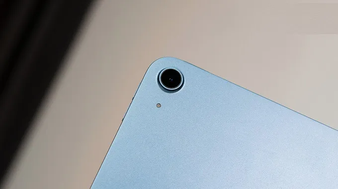 iPad Air 5 256GB Wifi được trang bị camera chính 12MP có thể chụp ảnh và quay video 4K.
