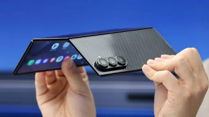 Đánh giá camera Samsung Galaxy Z TriFold: Camera 200MP quen thuộc
